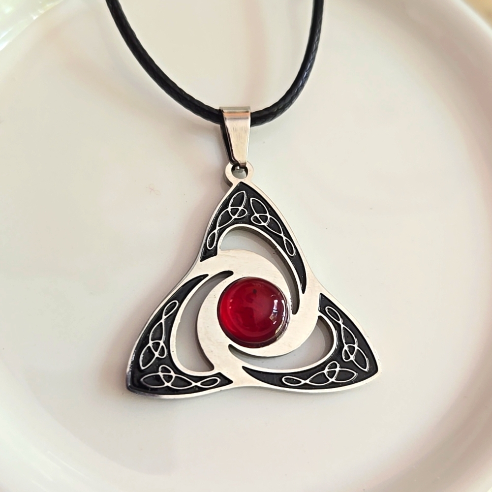 🇮🇪 New SS Celtic Knot Pendant Red Stone on 18" Black Leather Necklace Adj 🇮🇪